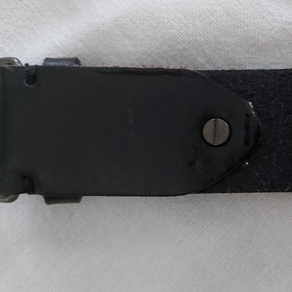 Peace Symbol Buckle on Black Leather Belt - Picture 4 of 4